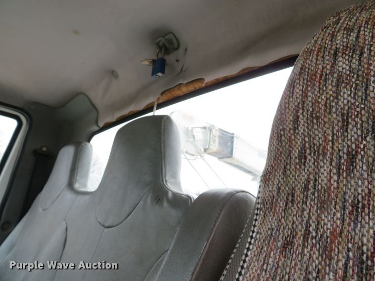 image for item DI2031 2003 International 4300 service truck with crane