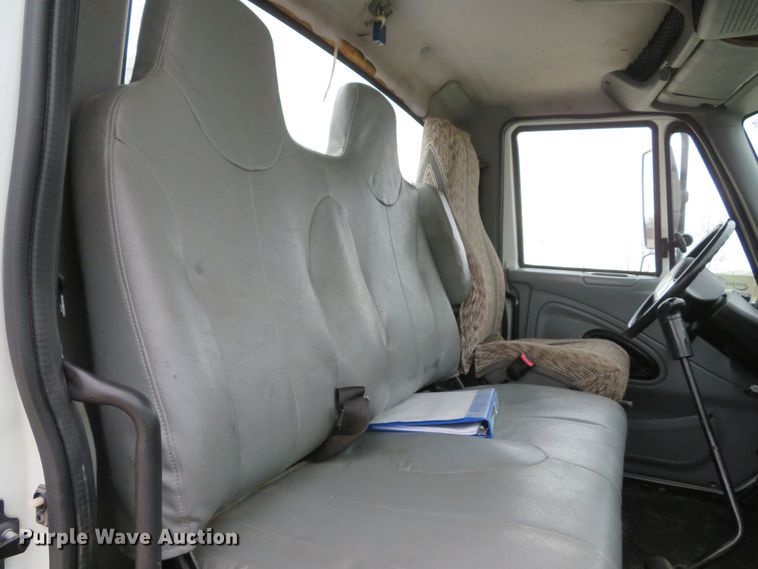 image for item DI2031 2003 International 4300 service truck with crane