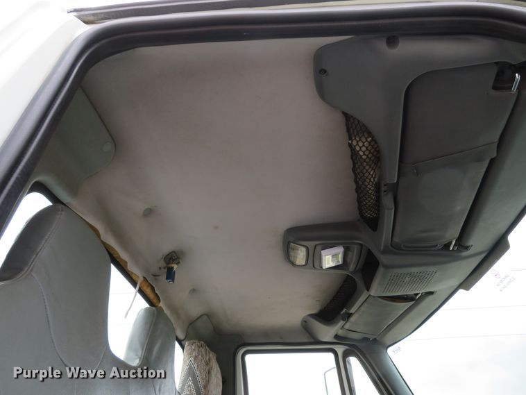 image for item DI2031 2003 International 4300 service truck with crane