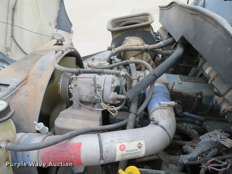 image for item DI2031 2003 International 4300 service truck with crane