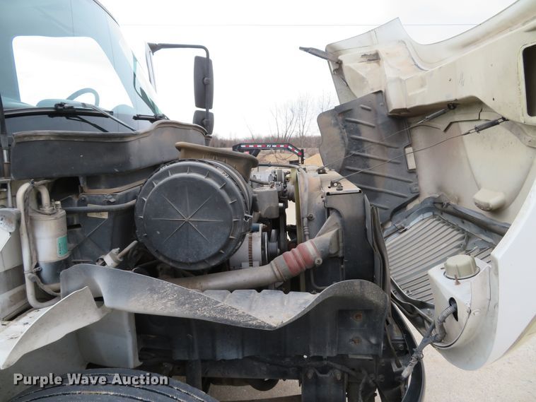 image for item DI2031 2003 International 4300 service truck with crane