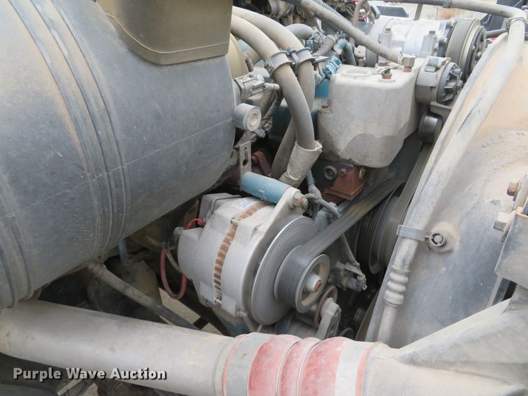 image for item DI2031 2003 International 4300 service truck with crane