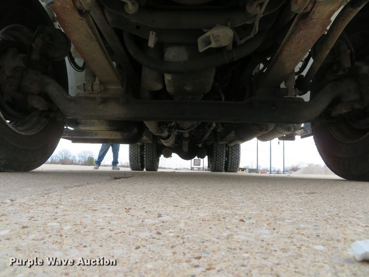 image for item DI2031 2003 International 4300 service truck with crane