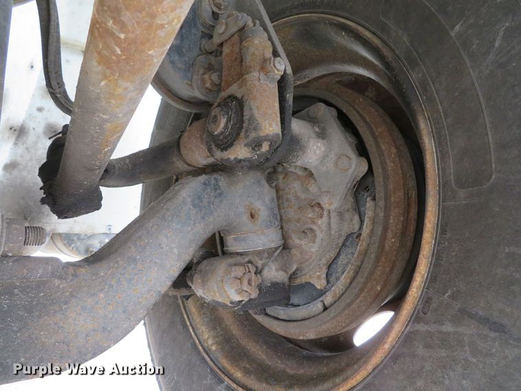 image for item DI2031 2003 International 4300 service truck with crane