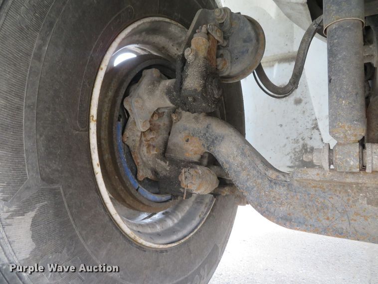 image for item DI2031 2003 International 4300 service truck with crane