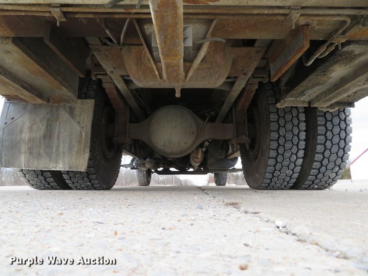 image for item DI2031 2003 International 4300 service truck with crane