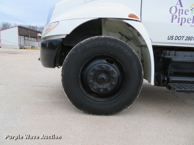 image for item DI2031 2003 International 4300 service truck with crane