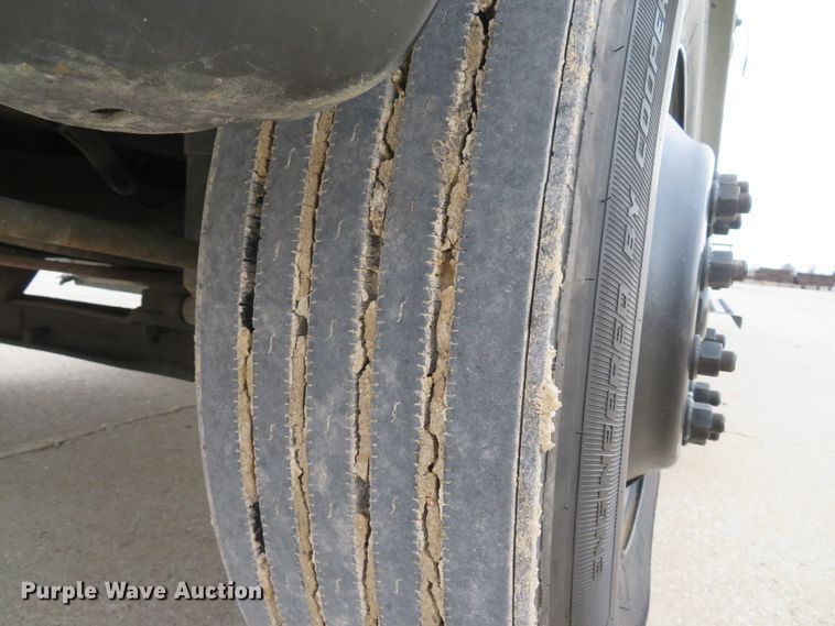 image for item DI2031 2003 International 4300 service truck with crane