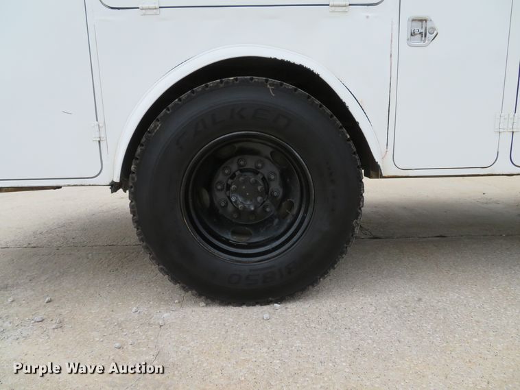 image for item DI2031 2003 International 4300 service truck with crane