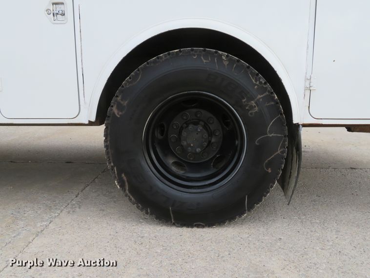 image for item DI2031 2003 International 4300 service truck with crane