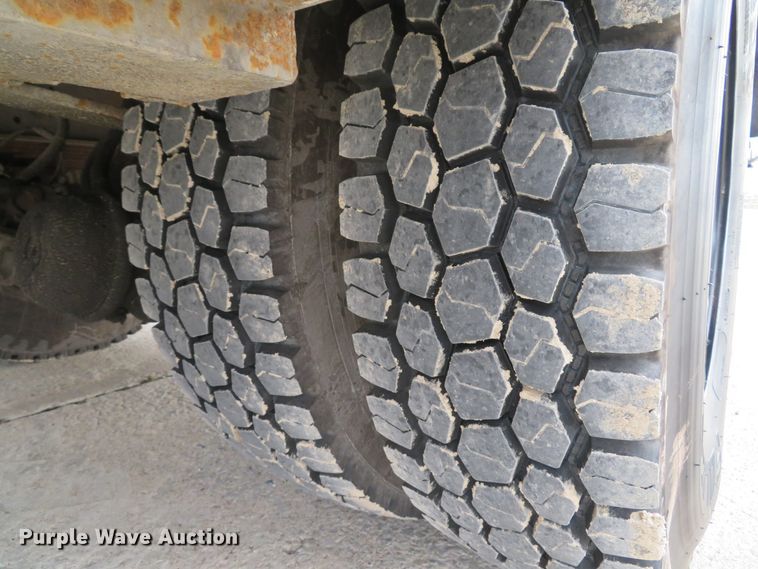 image for item DI2031 2003 International 4300 service truck with crane