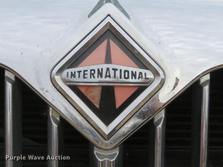 image for item DI2031 2003 International 4300 service truck with crane