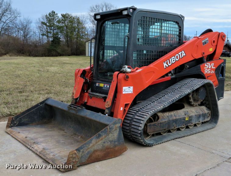 image for item DI2034 2016 Kubota SVL95-2S skid steer