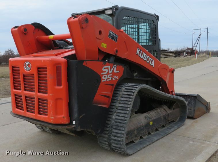 image for item DI2034 2016 Kubota SVL95-2S skid steer