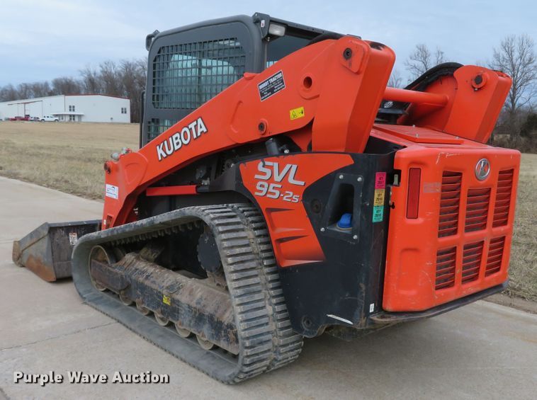 image for item DI2034 2016 Kubota SVL95-2S skid steer