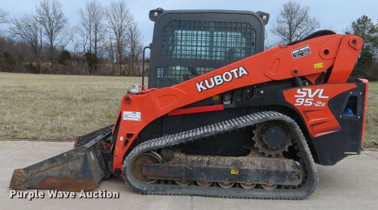 image for item DI2034 2016 Kubota SVL95-2S skid steer