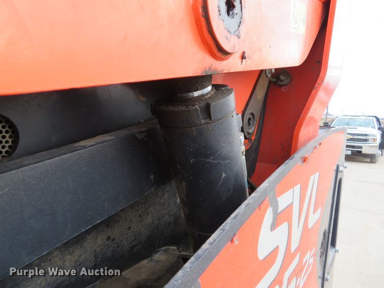 image for item DI2034 2016 Kubota SVL95-2S skid steer
