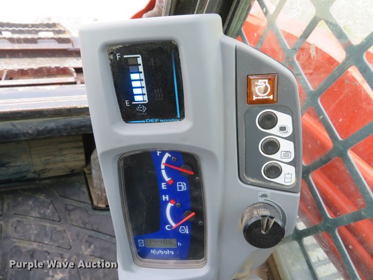 image for item DI2034 2016 Kubota SVL95-2S skid steer