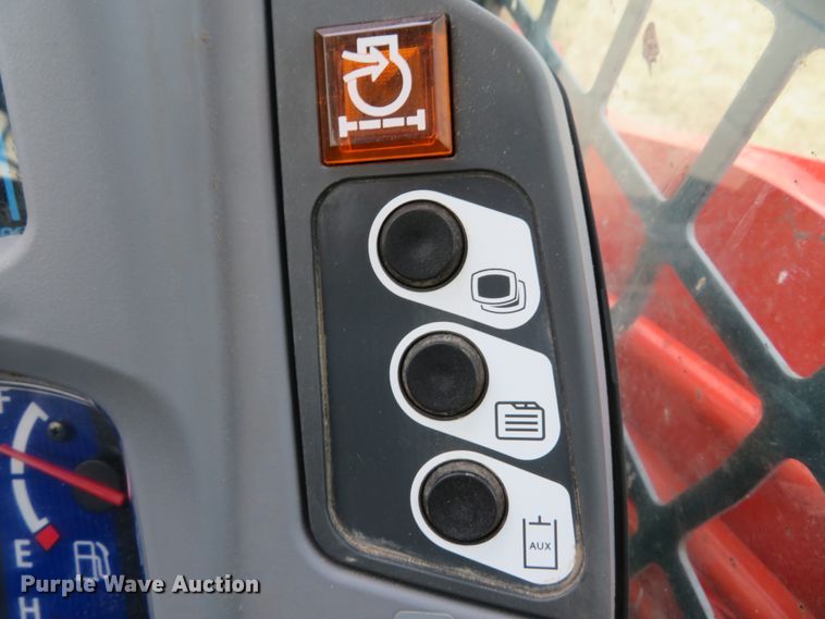 image for item DI2034 2016 Kubota SVL95-2S skid steer