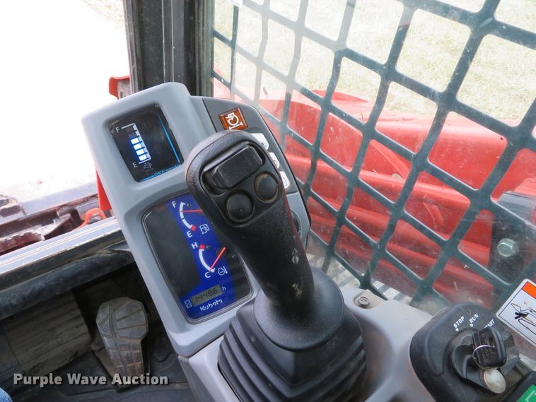 image for item DI2034 2016 Kubota SVL95-2S skid steer