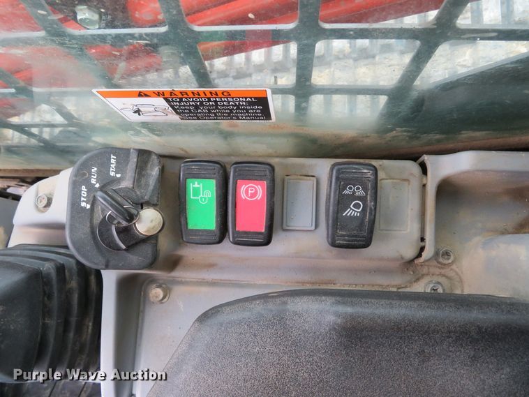 image for item DI2034 2016 Kubota SVL95-2S skid steer