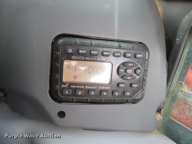 image for item DI2034 2016 Kubota SVL95-2S skid steer