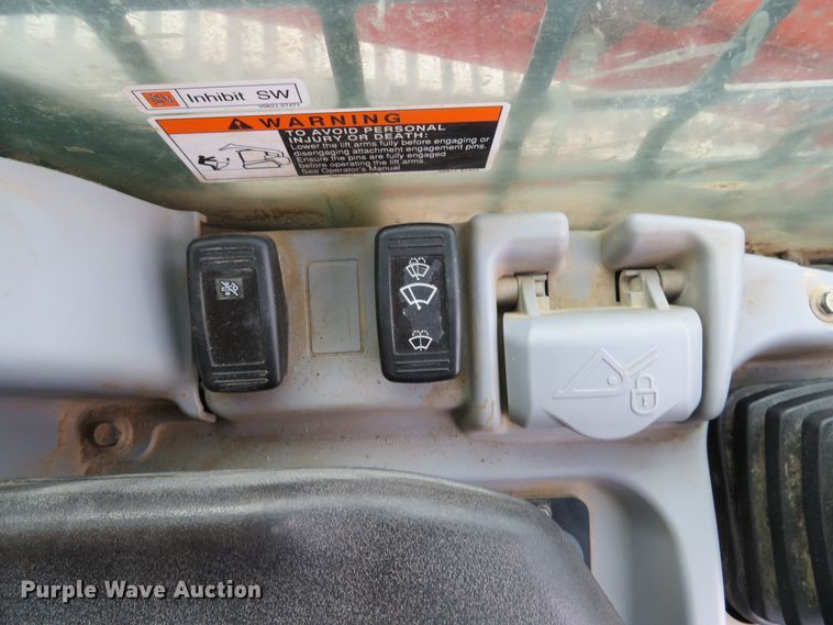 image for item DI2034 2016 Kubota SVL95-2S skid steer