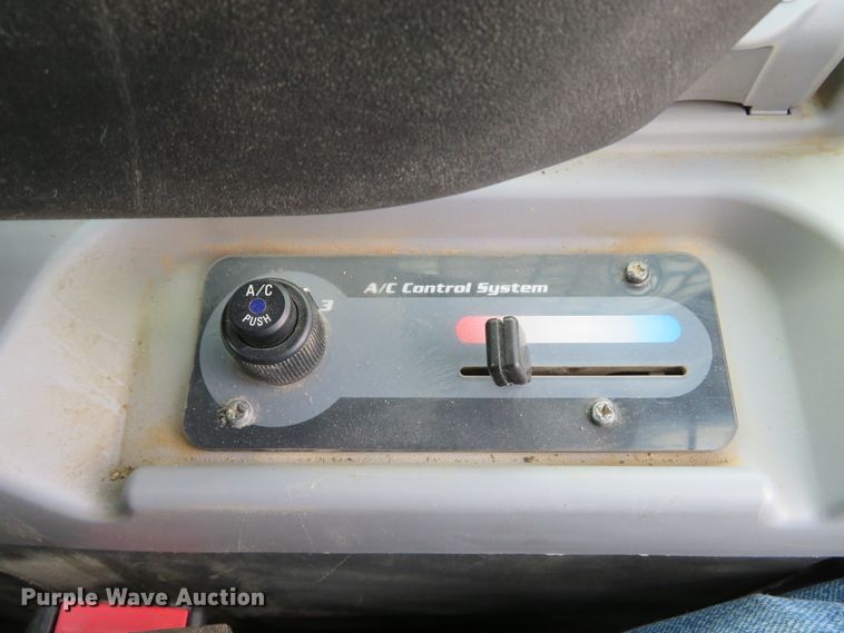 image for item DI2034 2016 Kubota SVL95-2S skid steer