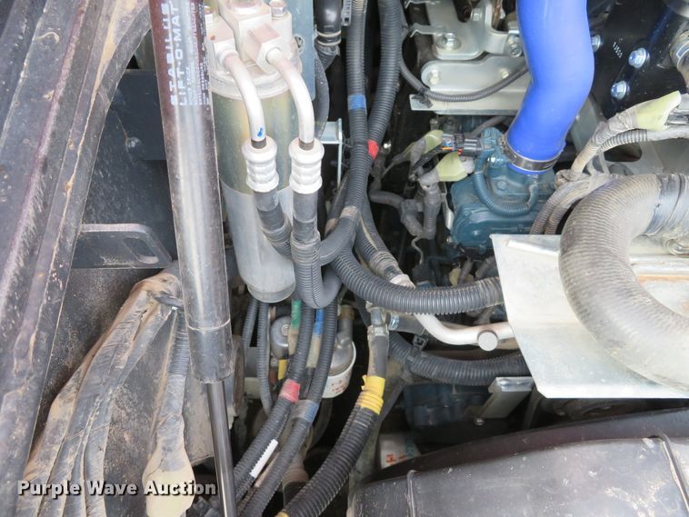 image for item DI2034 2016 Kubota SVL95-2S skid steer