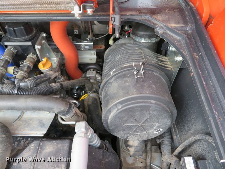 image for item DI2034 2016 Kubota SVL95-2S skid steer