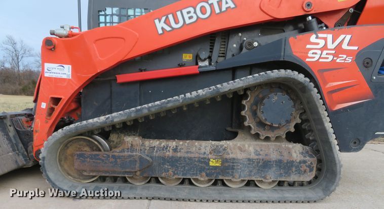 image for item DI2034 2016 Kubota SVL95-2S skid steer