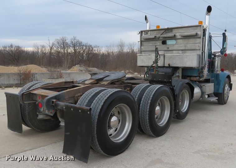 image for item DI2035 1995 Freightliner FLD semi truck