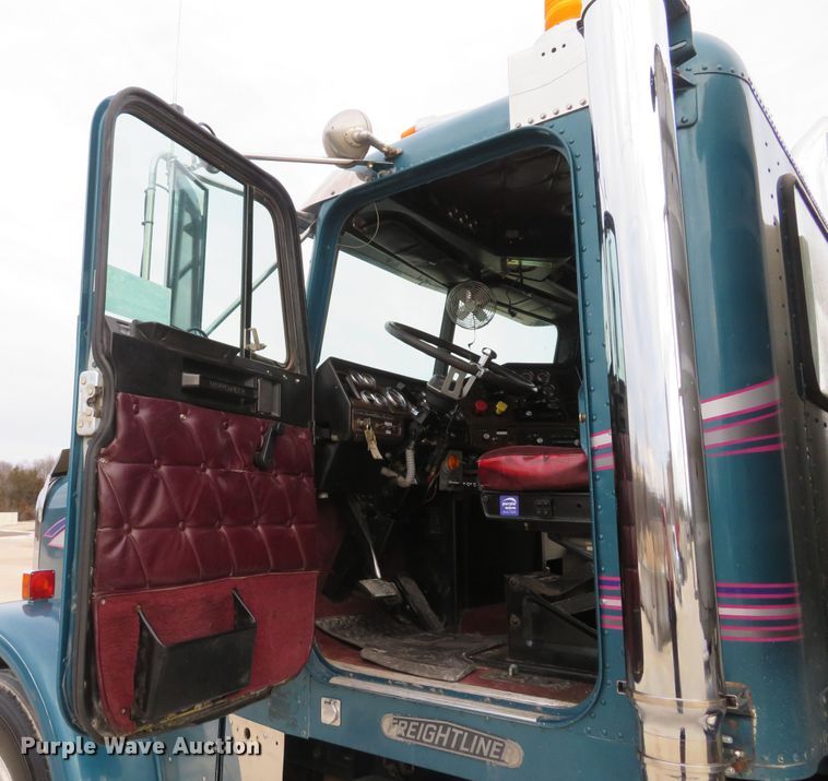 image for item DI2035 1995 Freightliner FLD semi truck