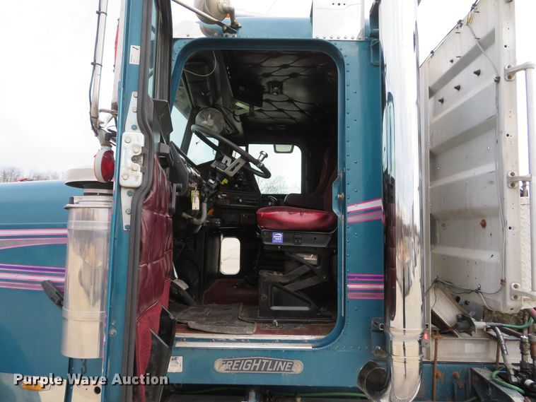 image for item DI2035 1995 Freightliner FLD semi truck