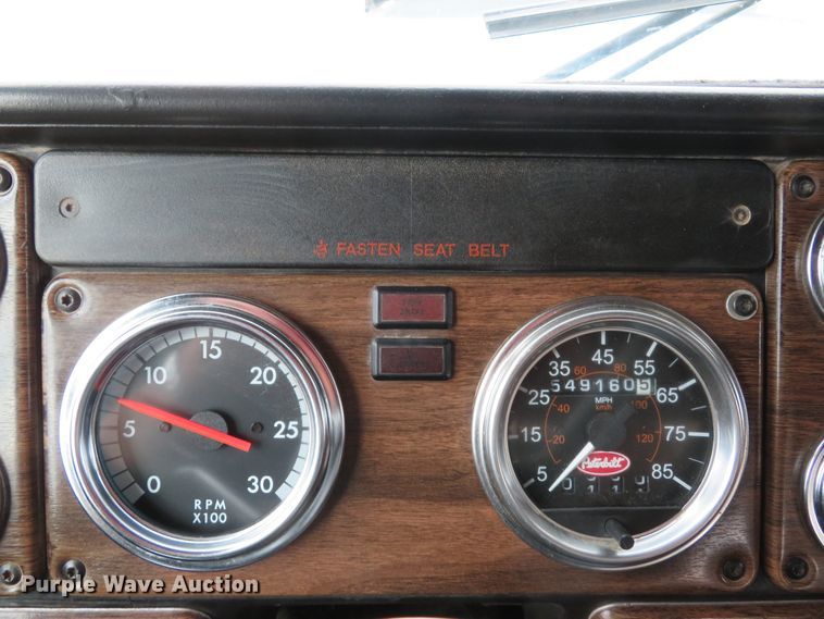 image for item DI2035 1995 Freightliner FLD semi truck