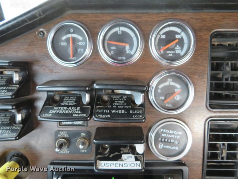 image for item DI2035 1995 Freightliner FLD semi truck