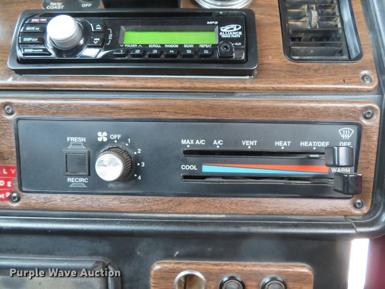 image for item DI2035 1995 Freightliner FLD semi truck