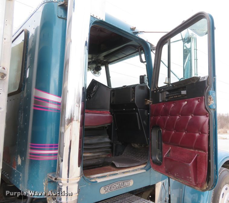 image for item DI2035 1995 Freightliner FLD semi truck