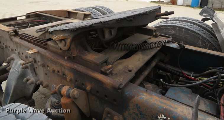 image for item DI2035 1995 Freightliner FLD semi truck