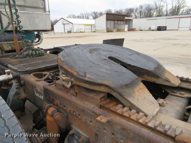 image for item DI2035 1995 Freightliner FLD semi truck