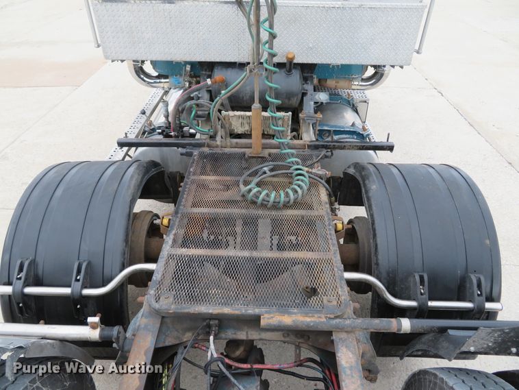 image for item DI2035 1995 Freightliner FLD semi truck