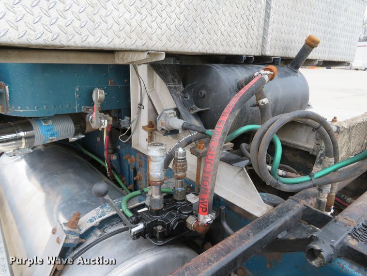 image for item DI2035 1995 Freightliner FLD semi truck