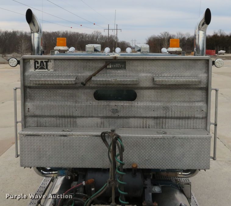 image for item DI2035 1995 Freightliner FLD semi truck