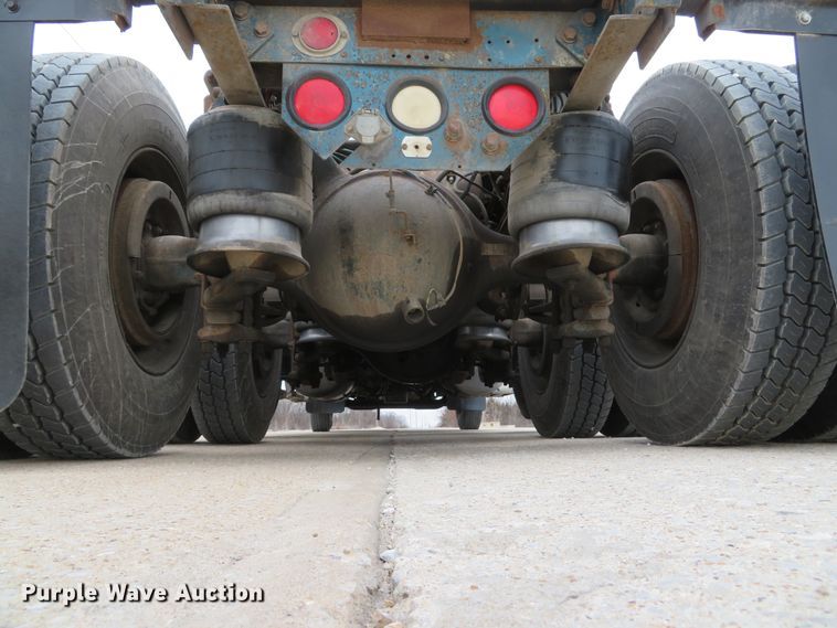 image for item DI2035 1995 Freightliner FLD semi truck