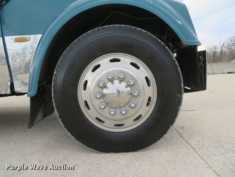 image for item DI2035 1995 Freightliner FLD semi truck