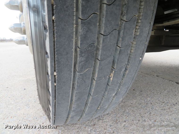 image for item DI2035 1995 Freightliner FLD semi truck