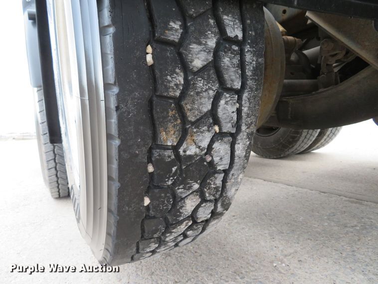 image for item DI2035 1995 Freightliner FLD semi truck