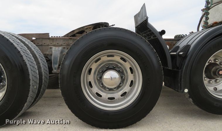 image for item DI2035 1995 Freightliner FLD semi truck