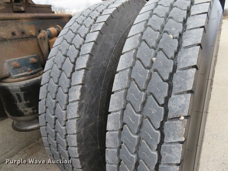 image for item DI2035 1995 Freightliner FLD semi truck