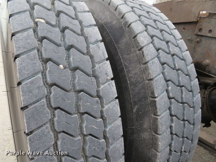 image for item DI2035 1995 Freightliner FLD semi truck